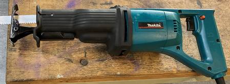 Makita sabre saw in case with blades. JR3000VT
