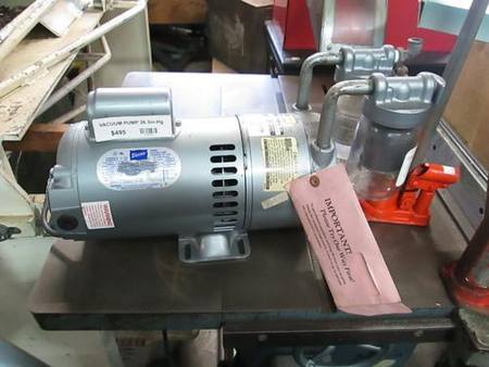Vacuum Pump - Gast rotary vane