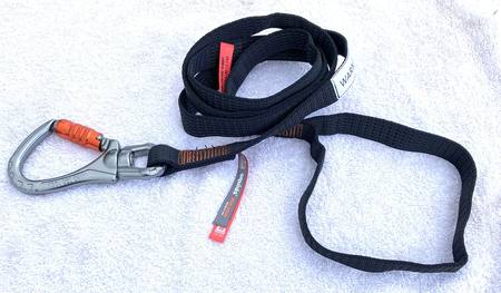 Single double-locking carabiner with swivel , 1.9m long