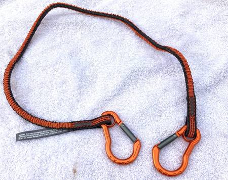 Double carabiner lanyard