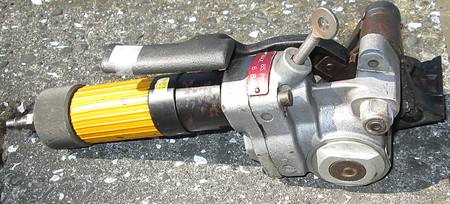 Pneumatic strap tensioner 85 psi max / 9 bar max