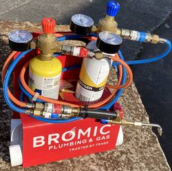 Bromic oxy/map gas set